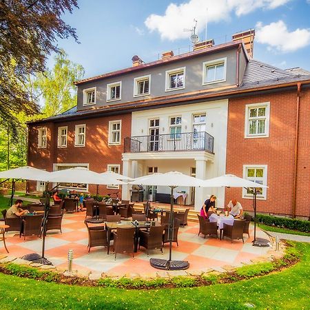 Manor House Hotel Broumov Exterior photo